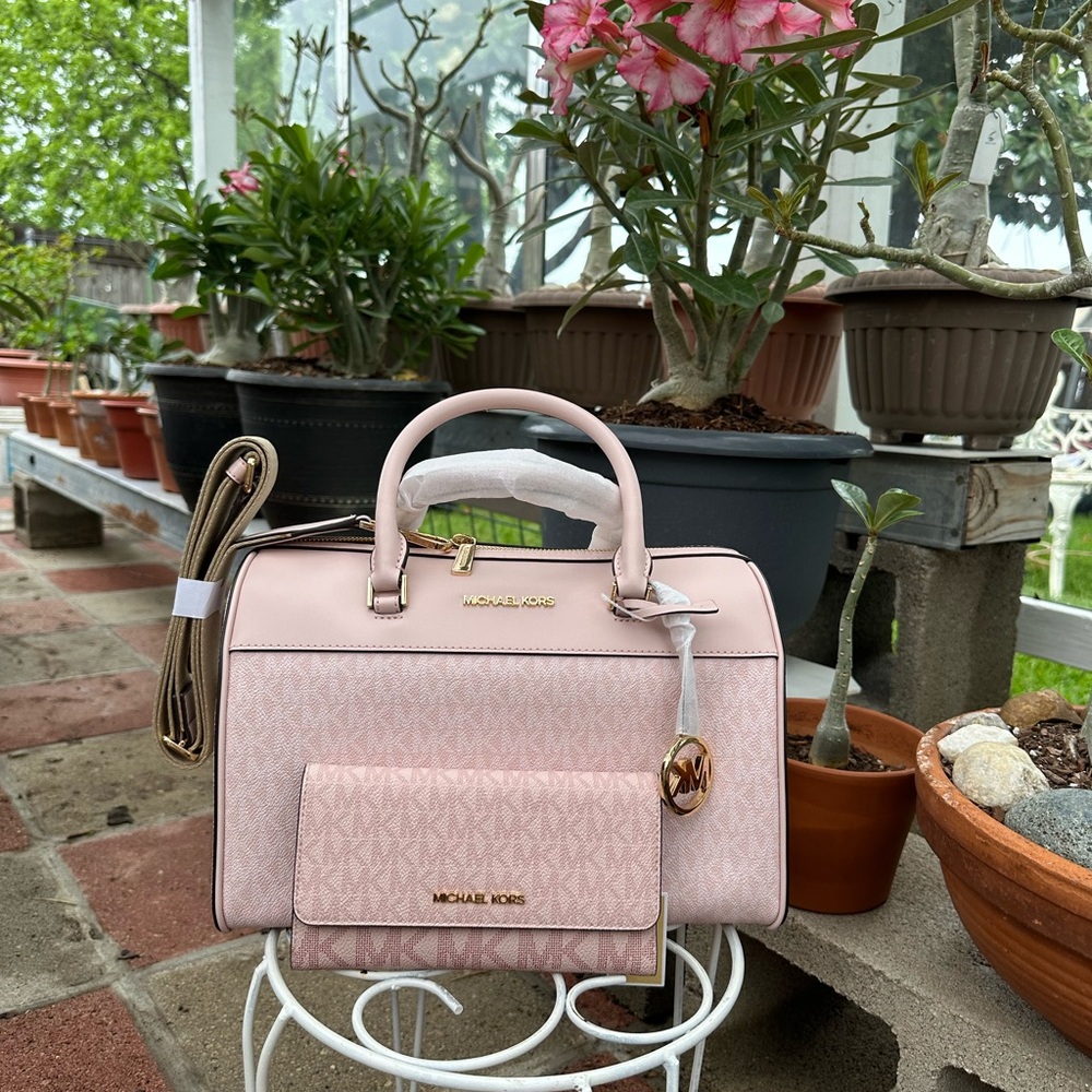 MICHAEL KORS Pink Satchel Handbag with Matching Wallet - Picture 2 of 11